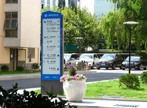 长寿哪些因素影响宣传栏的制作？